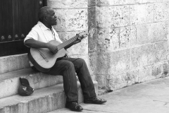 Christian-V,  Cubain chanteur de rue