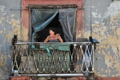 Hilde-Hofmann- femme à la fenêtre, La Havanne, Cuba