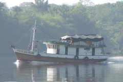 Philippe-Hq-baterau sur le fleuve Oyapoque