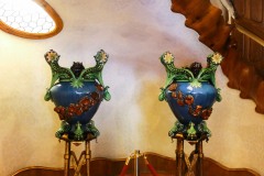vase art nouveau situé dans la casa batlo a barcelone